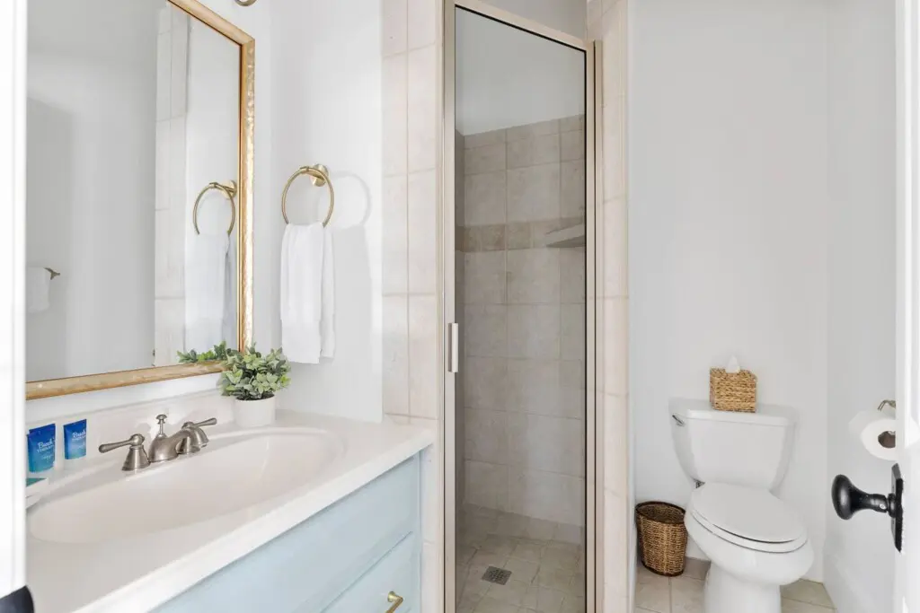 the grand palmetto bathroom