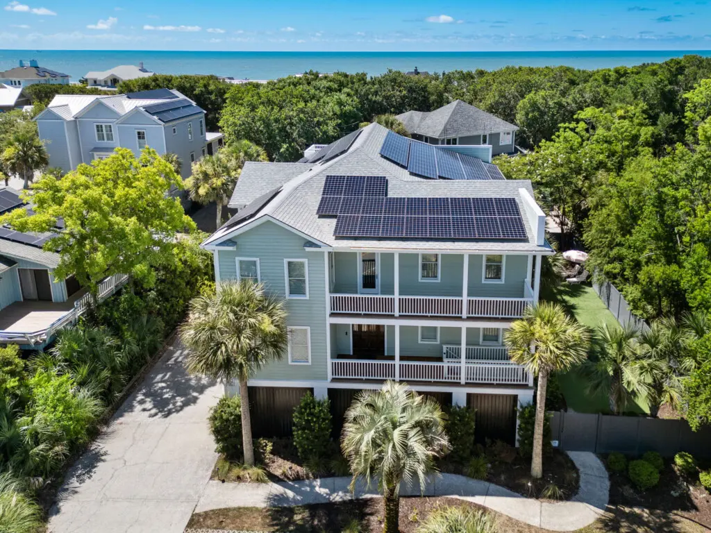 c3a1e7c5 bda8 4d0a 86aa 5dcb20325e5c151 web or mls 013 5508PalmBoulevard IsleofPalms SC 29451 SummerExteriors MeganKramer Edit Done.jpg