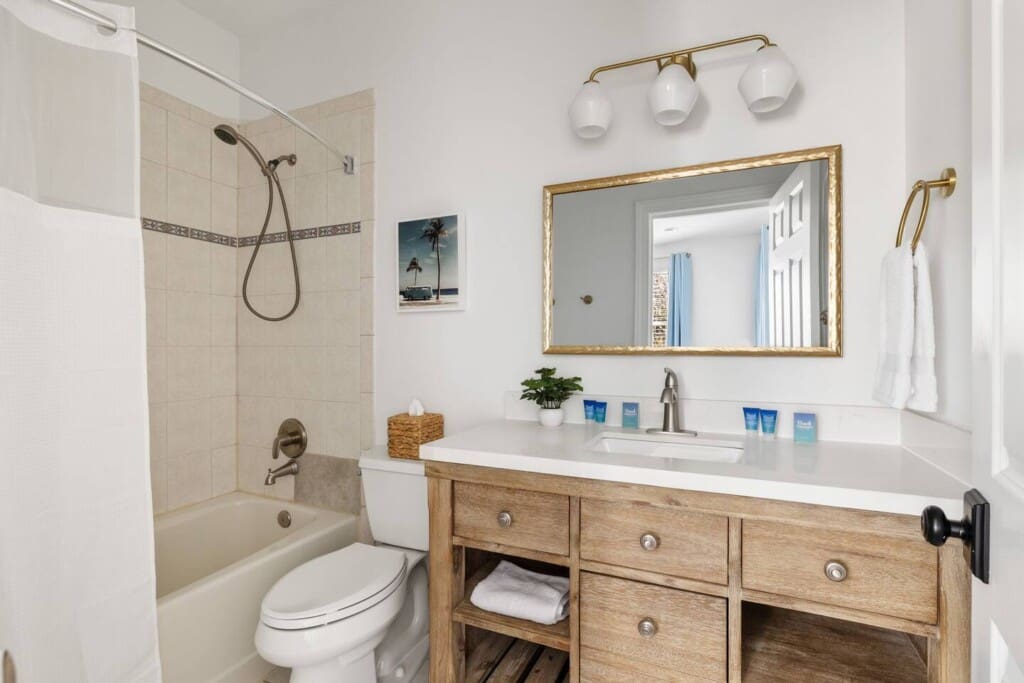 the grand palmetto bedroom bathroom